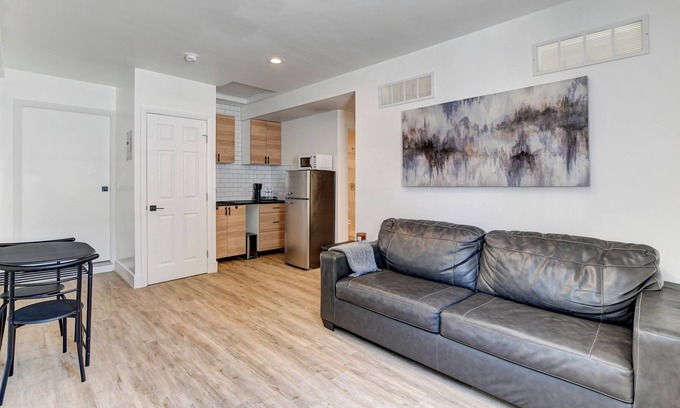 Rancho Oakey Apartment | peaceful home near downtown and the strip