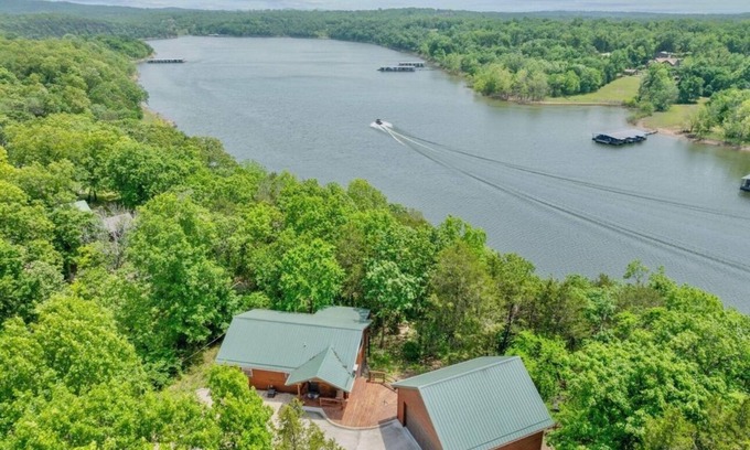Arrow Point Cabin | Peaceful Lakefront 2 Bedroom Cabin Overlooking Table Lake