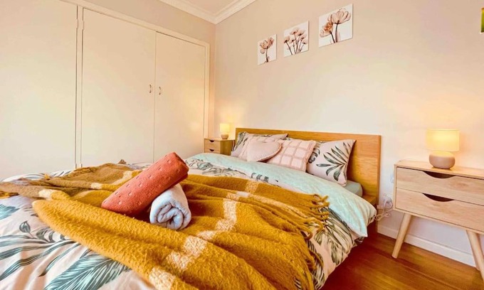 Doncaster East Villa | Peaceful location 3BR WiFi/Netflix/Kitchen