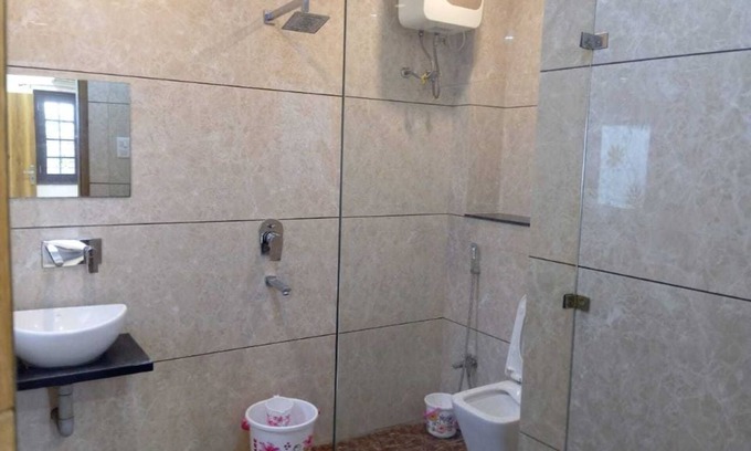 Ujjain Apartment | Peaceful location, clean room, near to Mahakal Jyotirling - Nandi