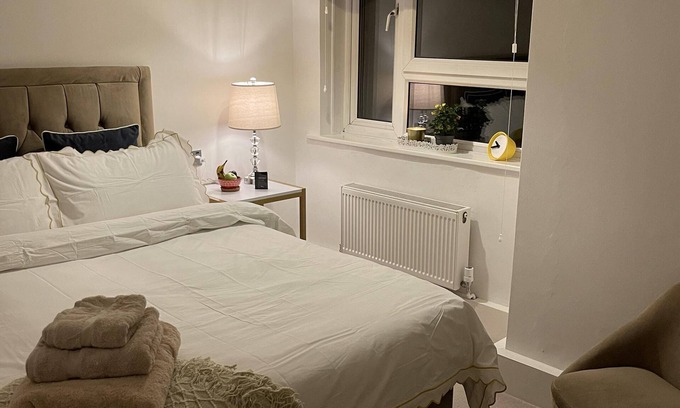 Queenstown House | Peaceful & Modern Double Bedroom With a Garden View