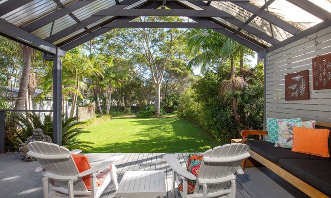 Erowal Bay House | Peaceful Palms - Pet Friendly - 10 Mins to Beach