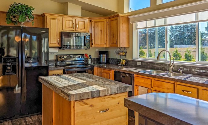 Sequim House | Peaceful Pastures: Peaceful, immaculate home near Dungeness Wildlife Refuge