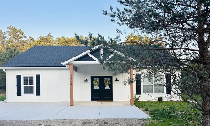 Bear Lake House | Peaceful Pine Haven--only 5 miles to Crystal Mountain!!