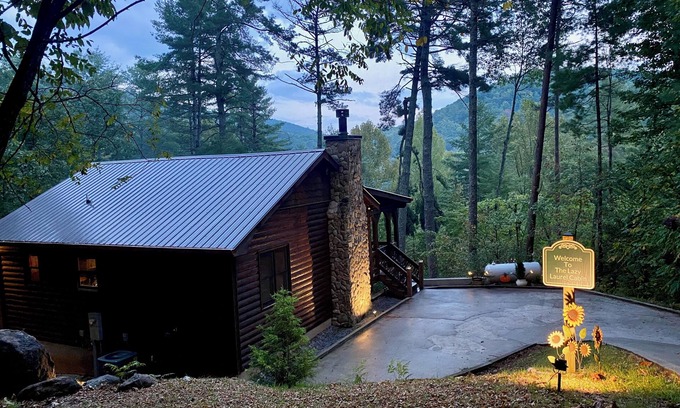 Blue Ridge Cabin | Peaceful & Private w/Mountain Views & Stream Sounds. Hot Tub, Fire Pit.