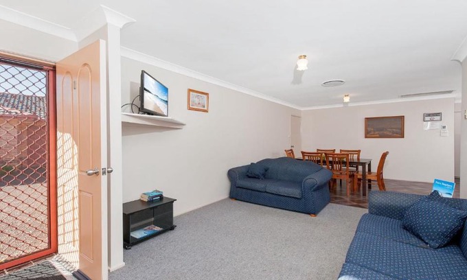 Fingal Bay Villa | Peaceful, Quiet and so close to the beach!