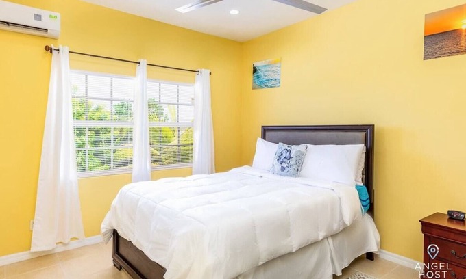 Ocean Point House | Peaceful Retreat, Lagoon Views, Near the Beach