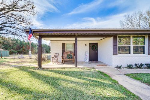 Lockesburg House | Peaceful Sanctuary - 1 Mi to Wildlife Refuge!