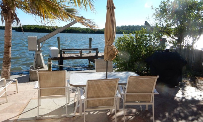 Siesta Key Apartment | Peaceful Setting, on the water of Little Sarasota Bay