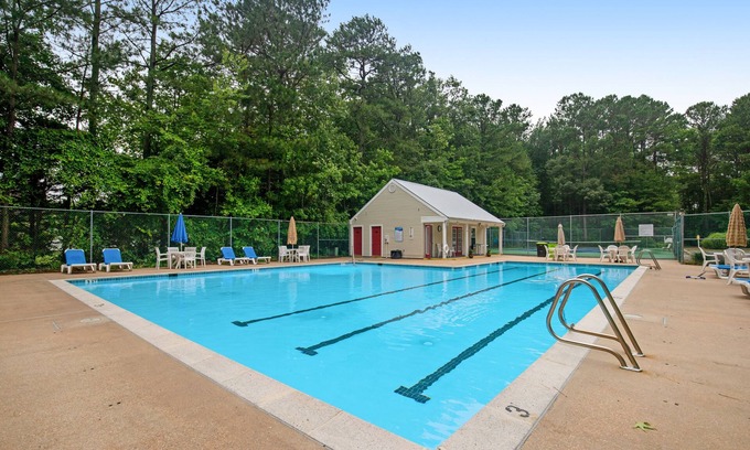 Clearwater House | Peaceful single family home with shared pool and sports courts access