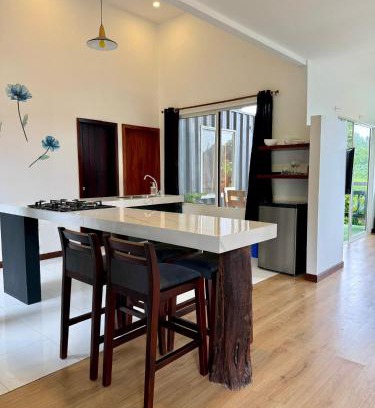 Bellavista House | Peaceful & Spacious Home, Near transport & store