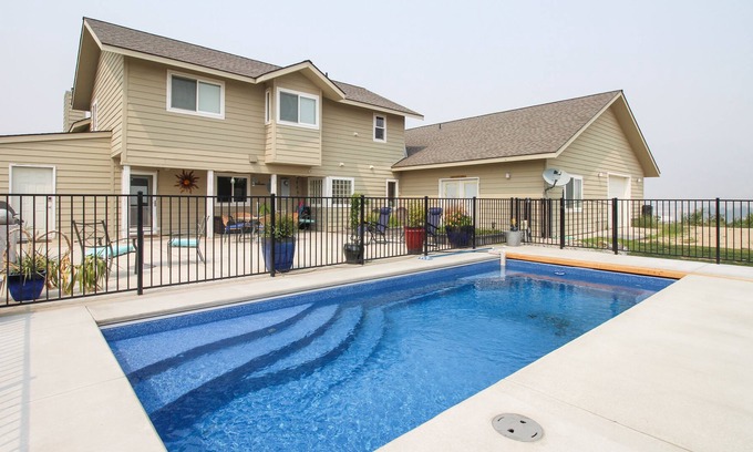 Chelan House | Peaceful & spacious home w/ private pool - location near lake.