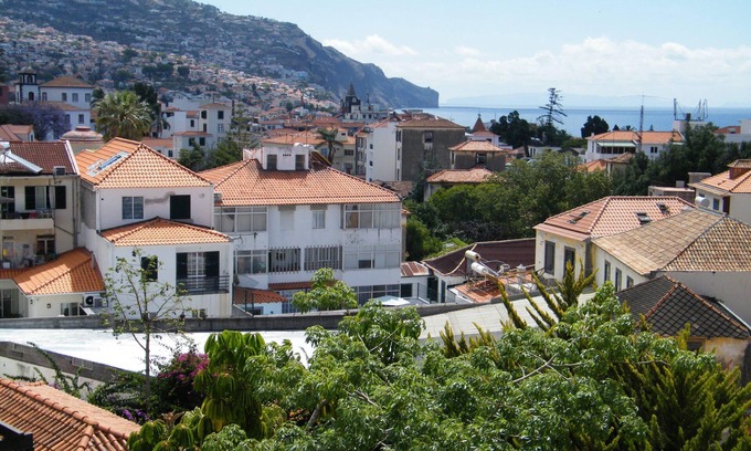 Sao Pedro Apartment | Peaceful Top Floor Apt W Balconies-Cambridge RIGHT (AC)