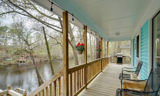 Burgaw Cabin | Peaceful Treetop Hideaway w/ Riverfront Views