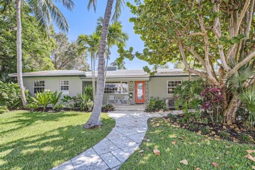 Parrot Cove House | Peacock Oasis - Retro Vibes and Poolside Lounging in Parrot Cove