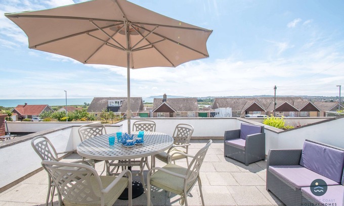 Weymouth House | Pebble House - Sea views, parking, family friendly