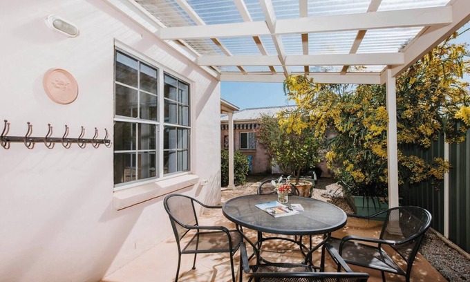 Central Mudgee House | Pebble Lane Cottage A Charming Mudgee Stay