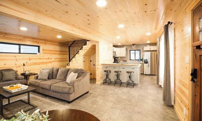 Donner Lake Woods Cabin | Peek of Donner Lake | Walk to West End Pub!