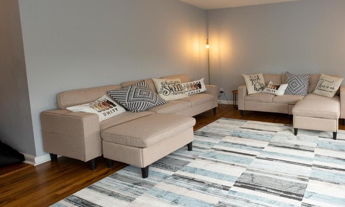 Peekskill House | Peekskill Guesthouse-Downtown Modern Spotless Free Parking
