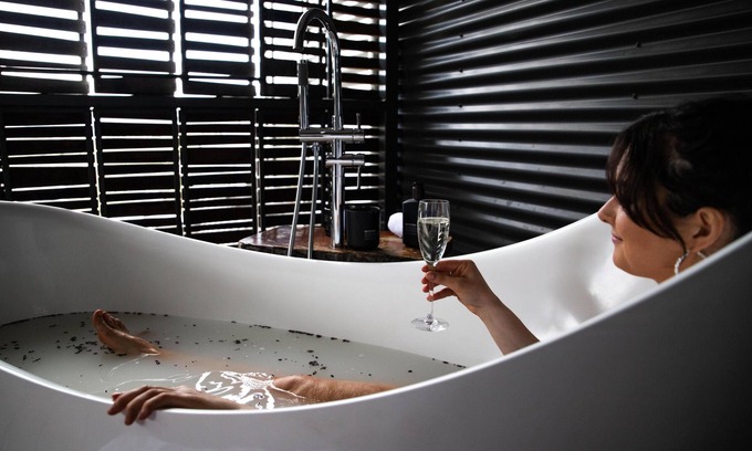 Porepunkah Apartment | Peggy Adelaide Penthouse - ​​​​​​​The architecturally designed Peggy Adelaide suite offers an experience of ultimate indulgence and relaxation. This accommodation option is perfect for that romantic weekend getaway or private retreat.