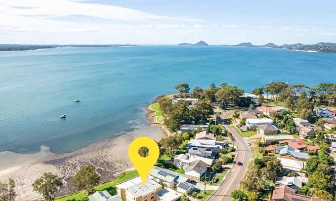 Soldiers Point Apartment | Pelican Sands 2 , 83 Soldiers Point Road - fantastic waterfront unit with pool and air conditioning