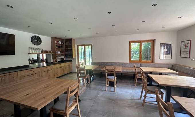 Leogang Bed & Breakfast | Pension Haus Tirol - family room, shower, WC, 2 bedrooms