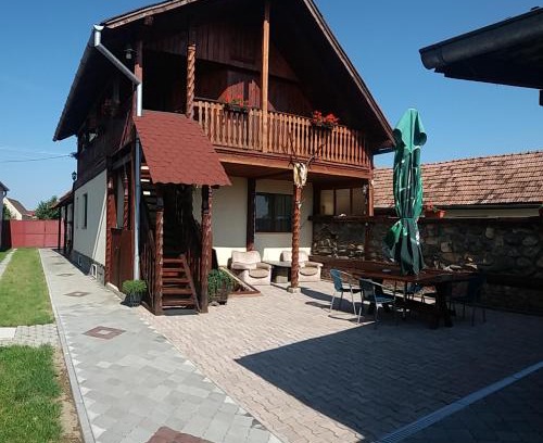 Cartisoara House | Pensiunea Denis