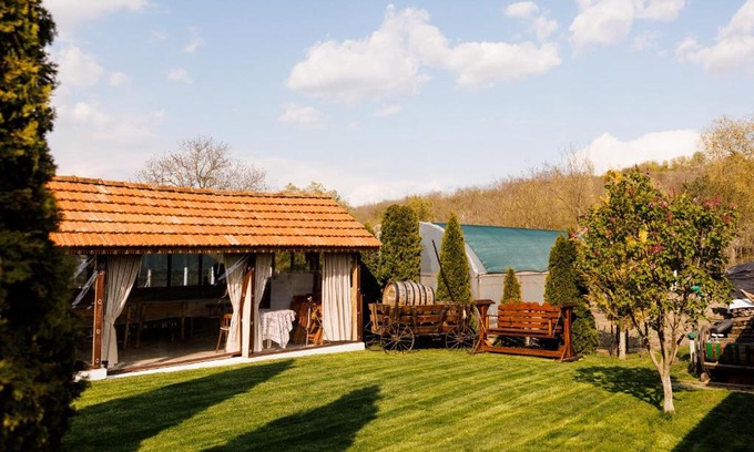 Milestii Mici House | Pensiunea Doina și Ion
