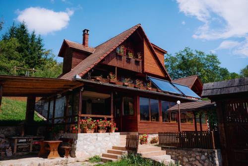 Salciua House | Pensiunea Poarta Zmeilor