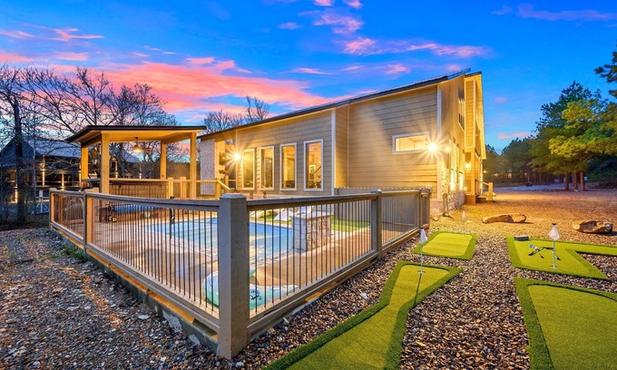 Broken Bow Cabin | Pent Haus, Heated Pool (For A Fee),Creekside,Gameroom,Playset,Bunks,Pets, EV Outlet