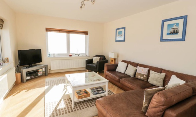 Rhyd-y-clafdy Cottage | Penthouse 18, West End Point