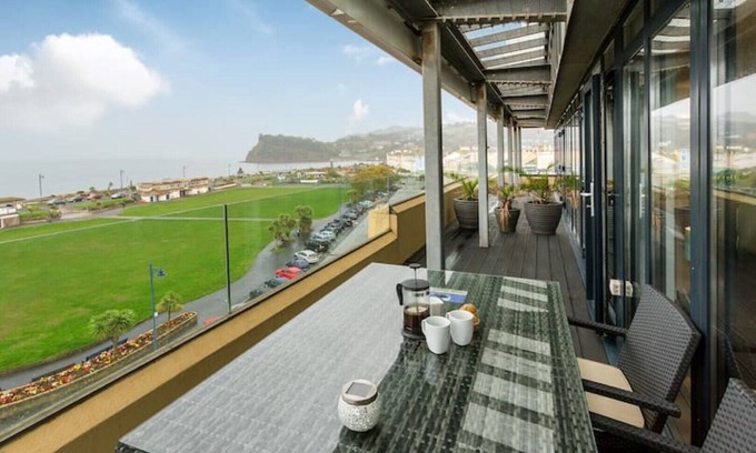 Teignmouth Apartment | Penthouse 2 - Beachfront Spacious Apartment with Panoramic Sea Views