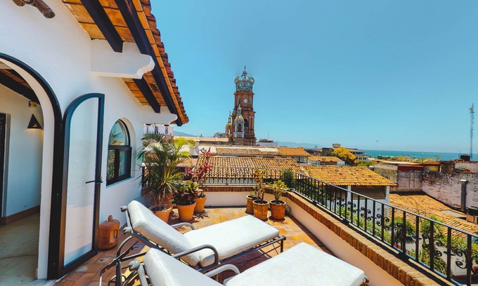 Proyecto escola Condo | Penthouse 2 Bedrooms One Block from Malecon Check out Casa Escritores Penthouse