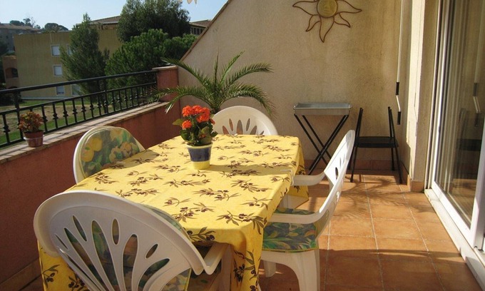 Cavalaire-sur-Mer Apartment | "Penthouse 2 Chambres avec Terrasse, Parking et Cuisine Équipée à Cavalaire-sur-Mer"