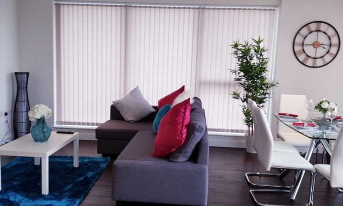 London Borough of Hounslow Apartment | ★ PENTHOUSE 2BR ★ w\car parking ★ walk to Kew Gardens