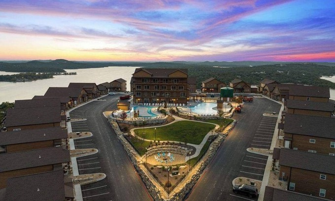 Kimberling City Condo | Penthouse Condos with Panoramic Lake Views!