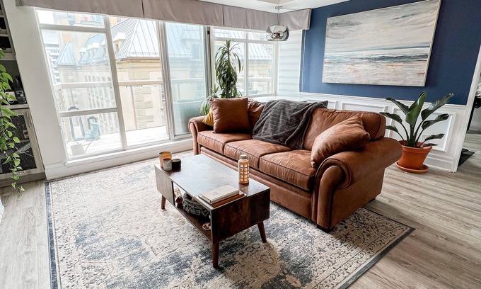 Church and Wellesley Condo | Penthouse Condo with Office Space in Central Toronto