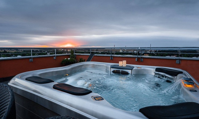 Prague 18 Condo | Penthouse Letnanske zahrady