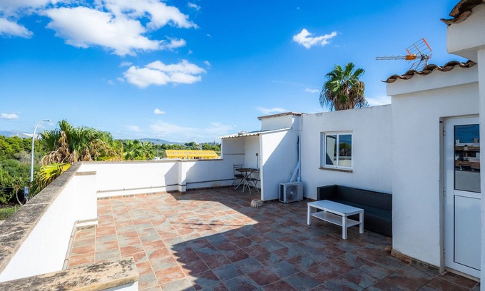 Can Pastilla Apartment | Penthouse Room Nº12 with Shared Terrace, Wi-Fi and Air Conditioning