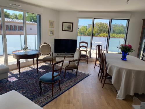 Issy-les-Moulineaux Apartment | PENTHOUSE Terrasse vue Paris 7mn Montparnasse et 5mn Porte de Versailles