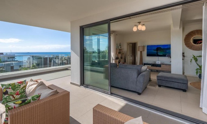 Trou aux Biches Apartment | PENTHOUSE VUE MER - MONT CHOISY