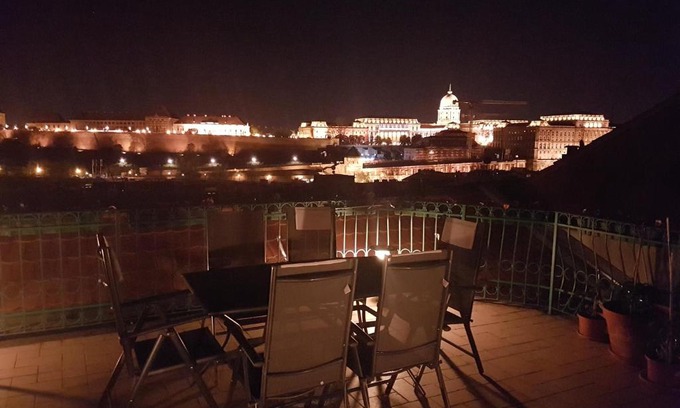 Budavar Apartment | Penthouse with Free PARKING and Free BIKES, wellness 8 min walk