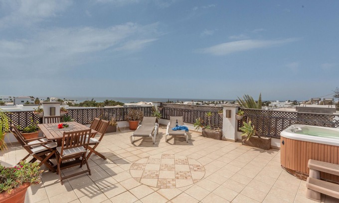 Costa Teguise Apartment | Penthouse with Jacuzzi, Sea & Volcano Views