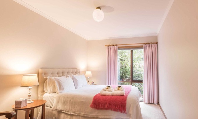 Limonite Bed & Breakfast | Peonies and pomegranates B&B country garden escape