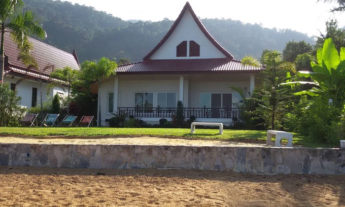 Ko Chang Villa | Peony 3 Bedroom Beach Front Villa