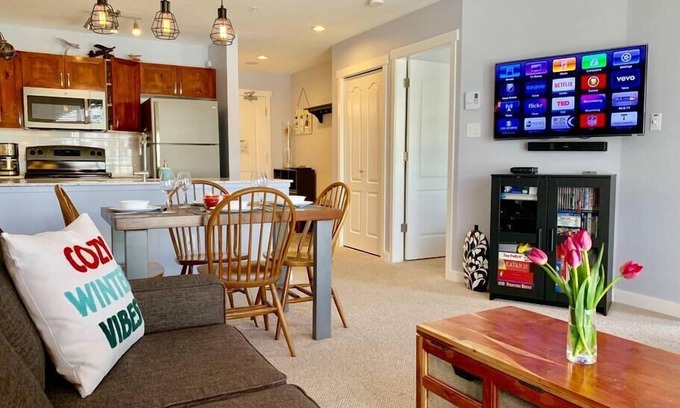 Village North Apartment | PeoWhistler-1 Bdrm + Sofabed mtn view in DeerLodge
