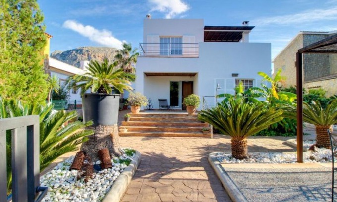 Urbanizacion Mont Ferrutx House | Pep Montferrutx in Colonia de Sant Pere
