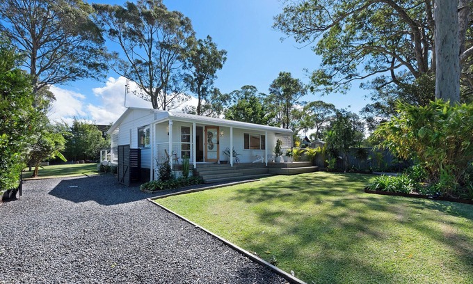 Erowal Bay House | Pepe: Charming coastal cottage, short stroll to the water of St Georges Basin