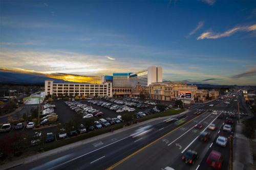 Reno/Tahoe Airport Resort | Peppermill Resort Spa Casino