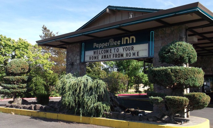 Raleigh West Hotel | PepperTree Inn